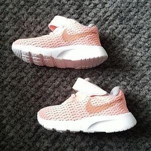 Brand new toddler girls nike shoes